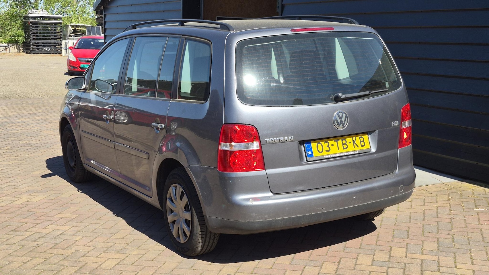 Volkswagen Touran - 1.6-16V FSI Business APK 17-4-2027 I Airco I Meeneemprijs I Export