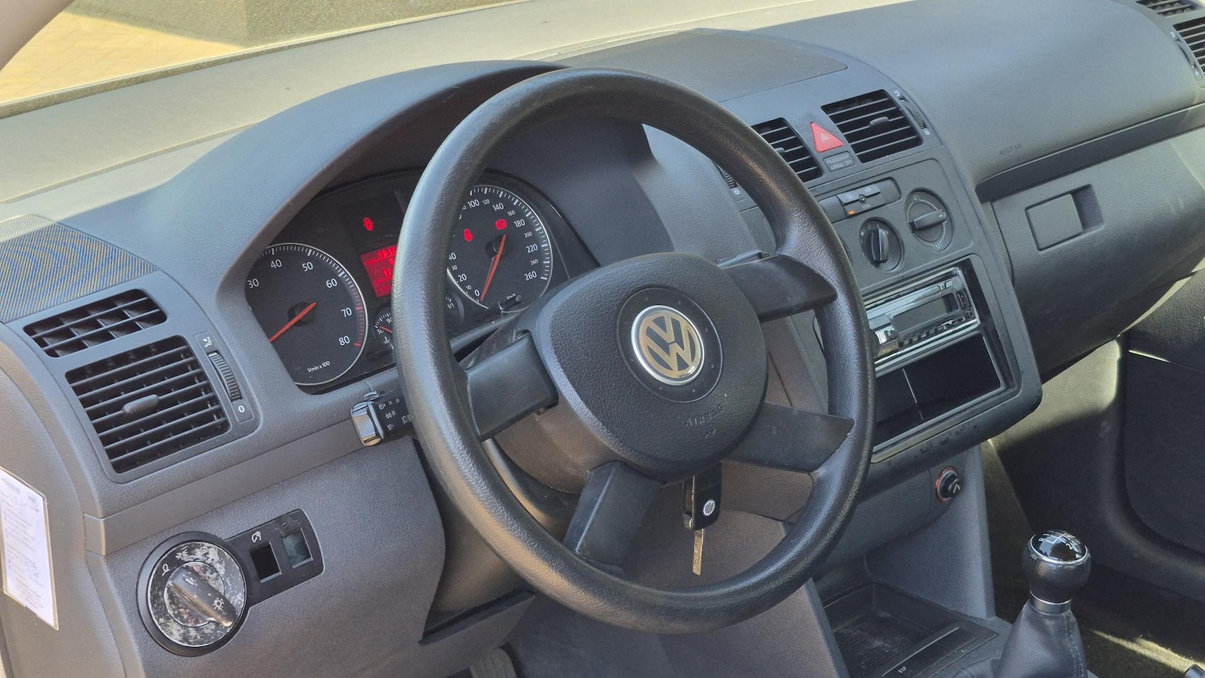 Volkswagen Touran - 1.6-16V FSI Business APK 17-4-2027 I Airco I Meeneemprijs I Export