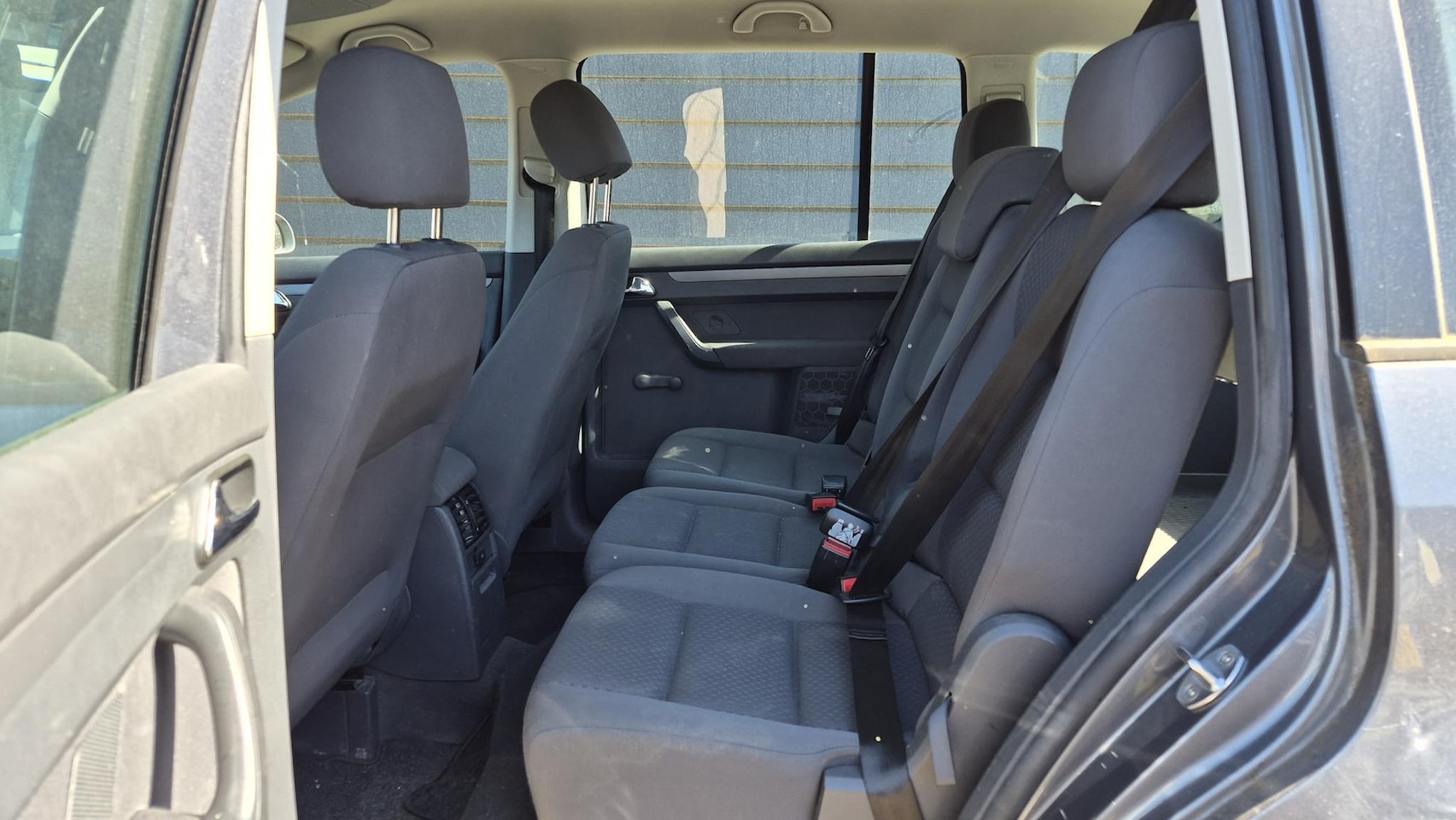 Volkswagen Touran - 1.6-16V FSI Business APK 17-4-2027 I Airco I Meeneemprijs I Export