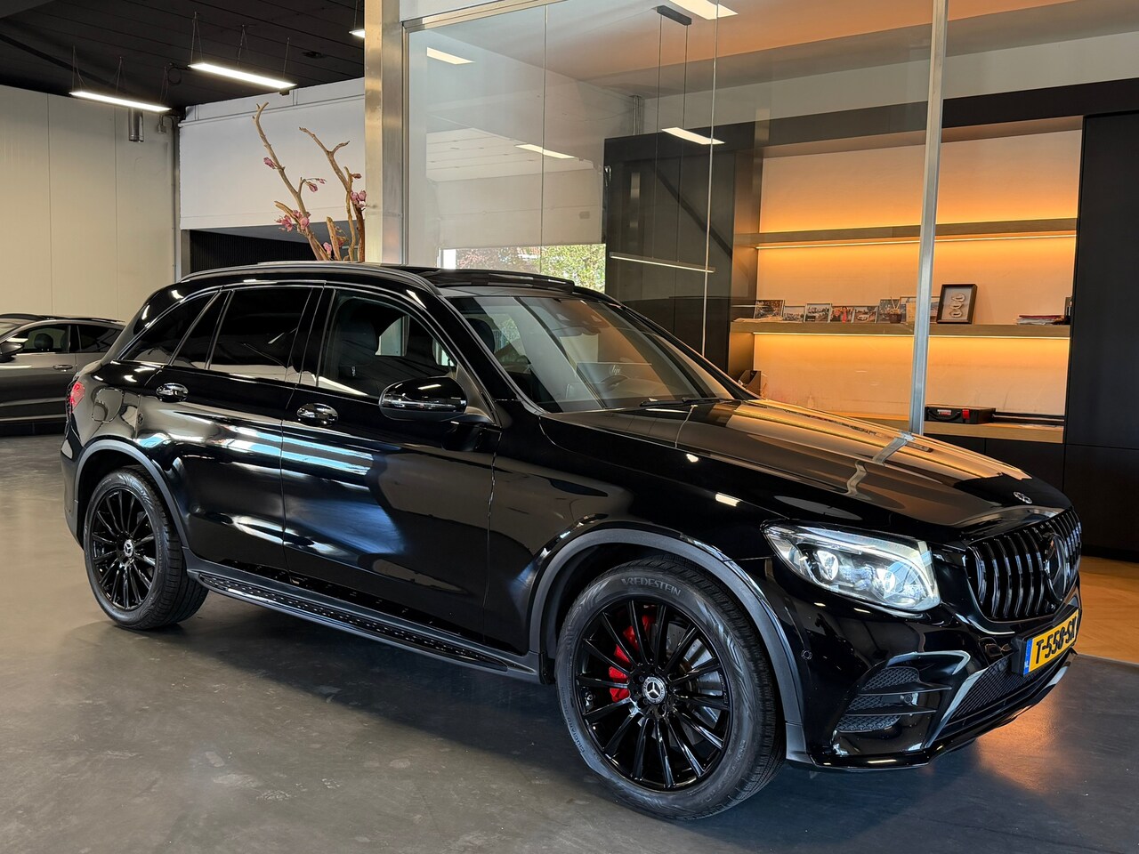 Mercedes-Benz GLC-klasse - 250 4MATIC Amg night Pano Burmester Led - AutoWereld.nl