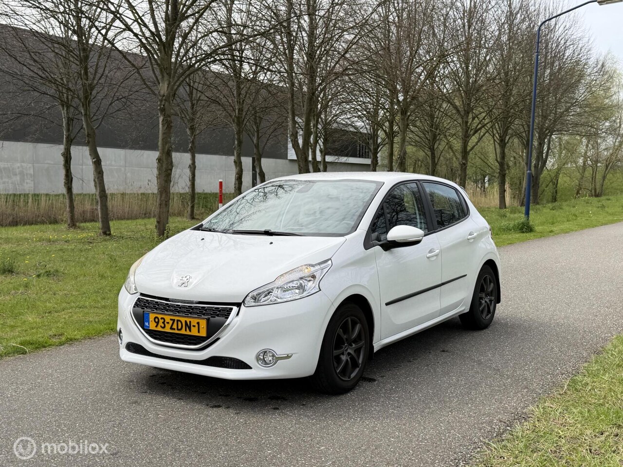 Peugeot 208 - 1.2 VTi Envy*DISTRIBUTIE VV*PARKEERSENSOR*CRUISE - AutoWereld.nl