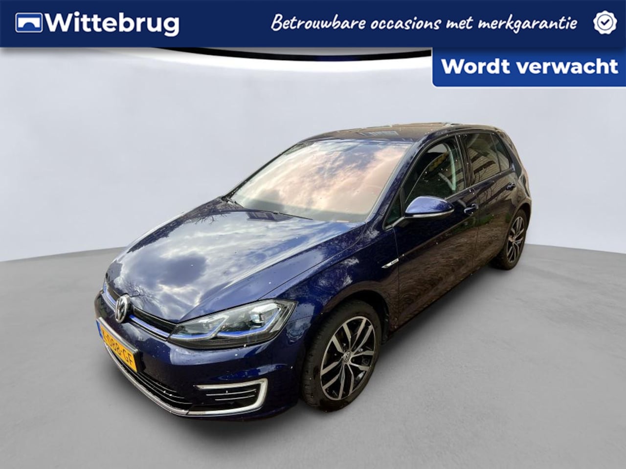 Volkswagen e-Golf - E-DITION LED / Camera / Navigatie / 17 " - AutoWereld.nl