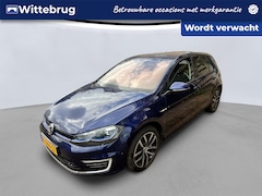 Volkswagen e-Golf - E-DITION LED / Camera / Navigatie / 17 "