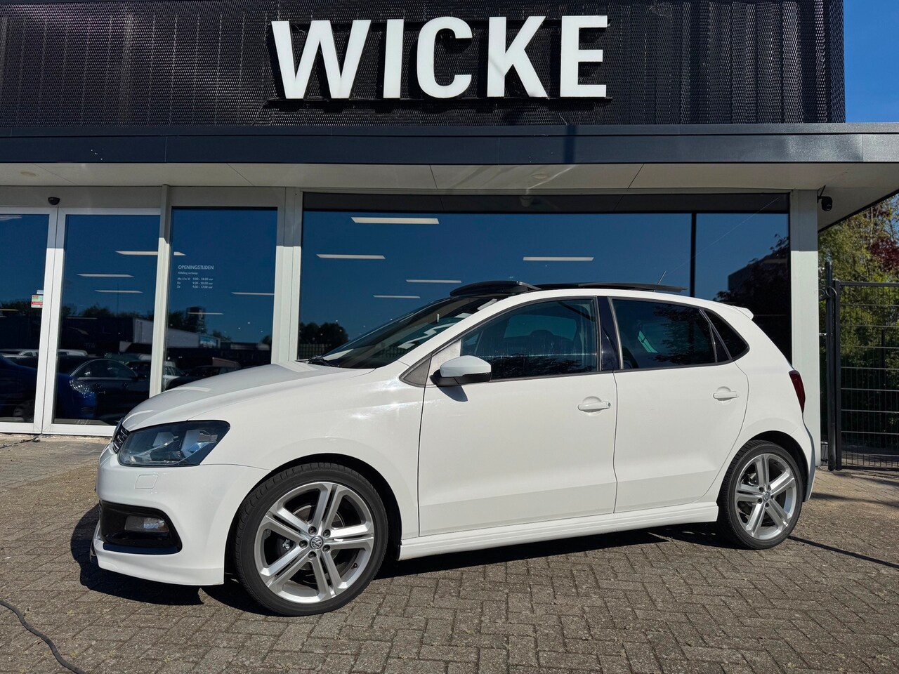 Volkswagen Polo - 1.2 TSI Highline R Line Panorama Stoelv. PDC ACC - AutoWereld.nl