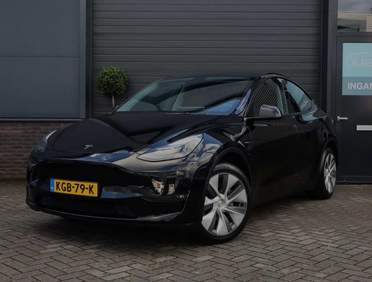 Tesla Model Y - Long Range AWD 75 kWh | 94.4% SOH | Pano | Autopilot | Leer | Stoel, Stuur en Achterbank v - AutoWereld.nl