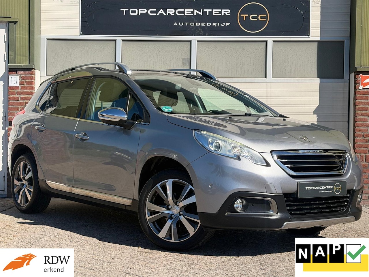 Peugeot 2008 - 1.2 Executive/PANO/TREKH/NAVI/PARKS/APK/NAP - AutoWereld.nl