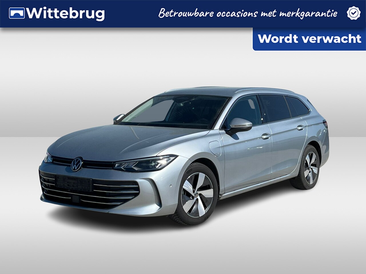Volkswagen Passat Variant - 1.5 eHybrid 204PK Business / Zwenkbare Trekhaak / Stuur + Stoelverwarming / Achteruitrijca - AutoWereld.nl