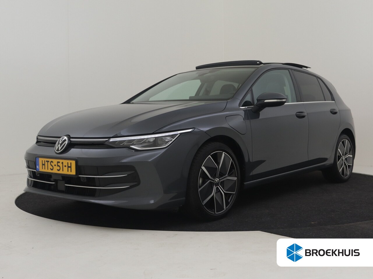 Volkswagen Golf - 1.5 eHybrid Style Edition204PK | Glazen panorama-dak | Achteruitrijcamera | Dode hoek dete - AutoWereld.nl