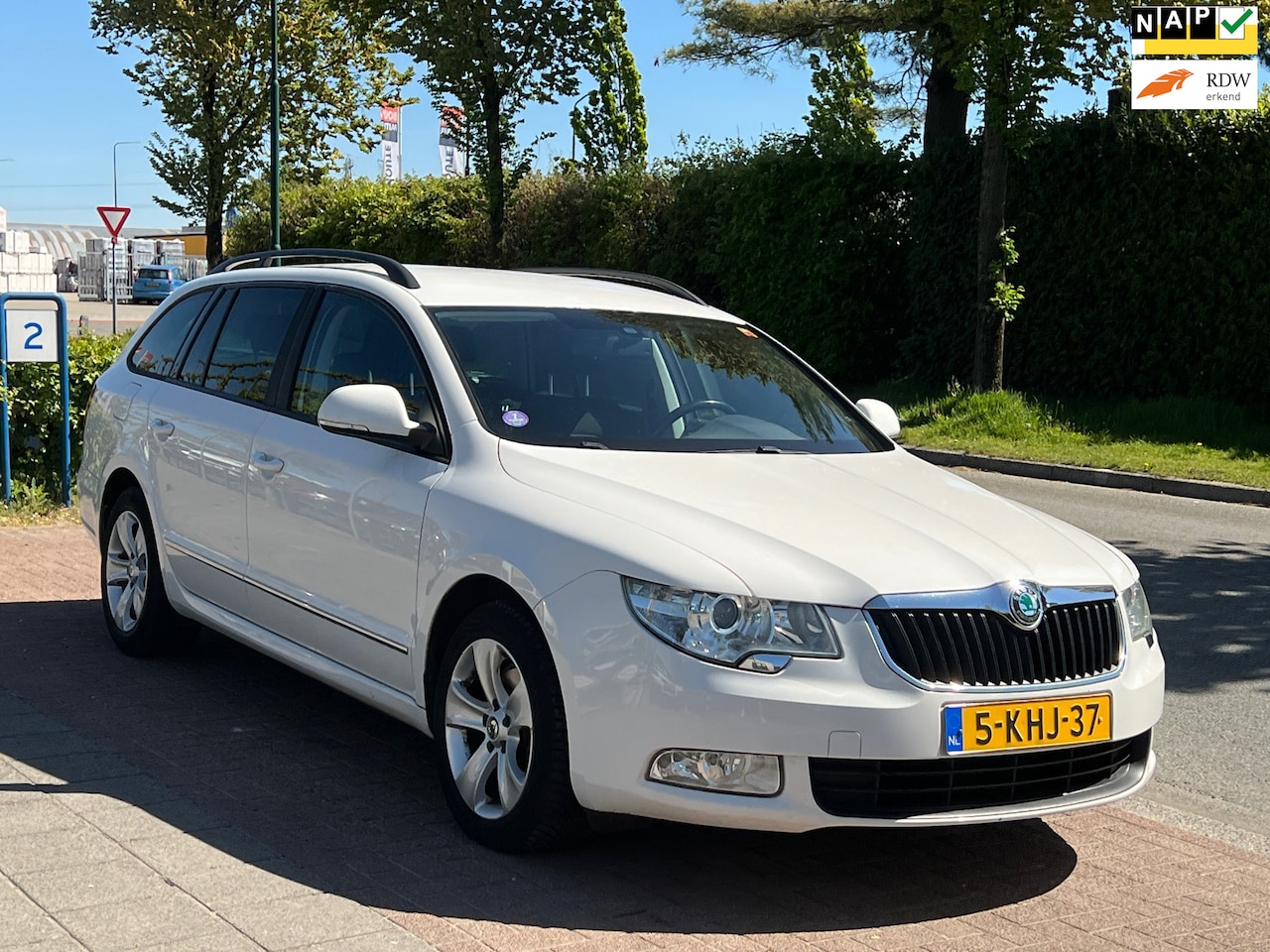 Skoda Superb Combi - 1.4 TSI Greentech Active * Incl. Nwe APK - AutoWereld.nl