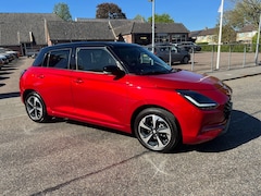 Suzuki Swift - 1.2 Style Smart Hybrid // AUTOMAAT // Slechts 7800 KM // Door ons nieuw geleverd onderhoud