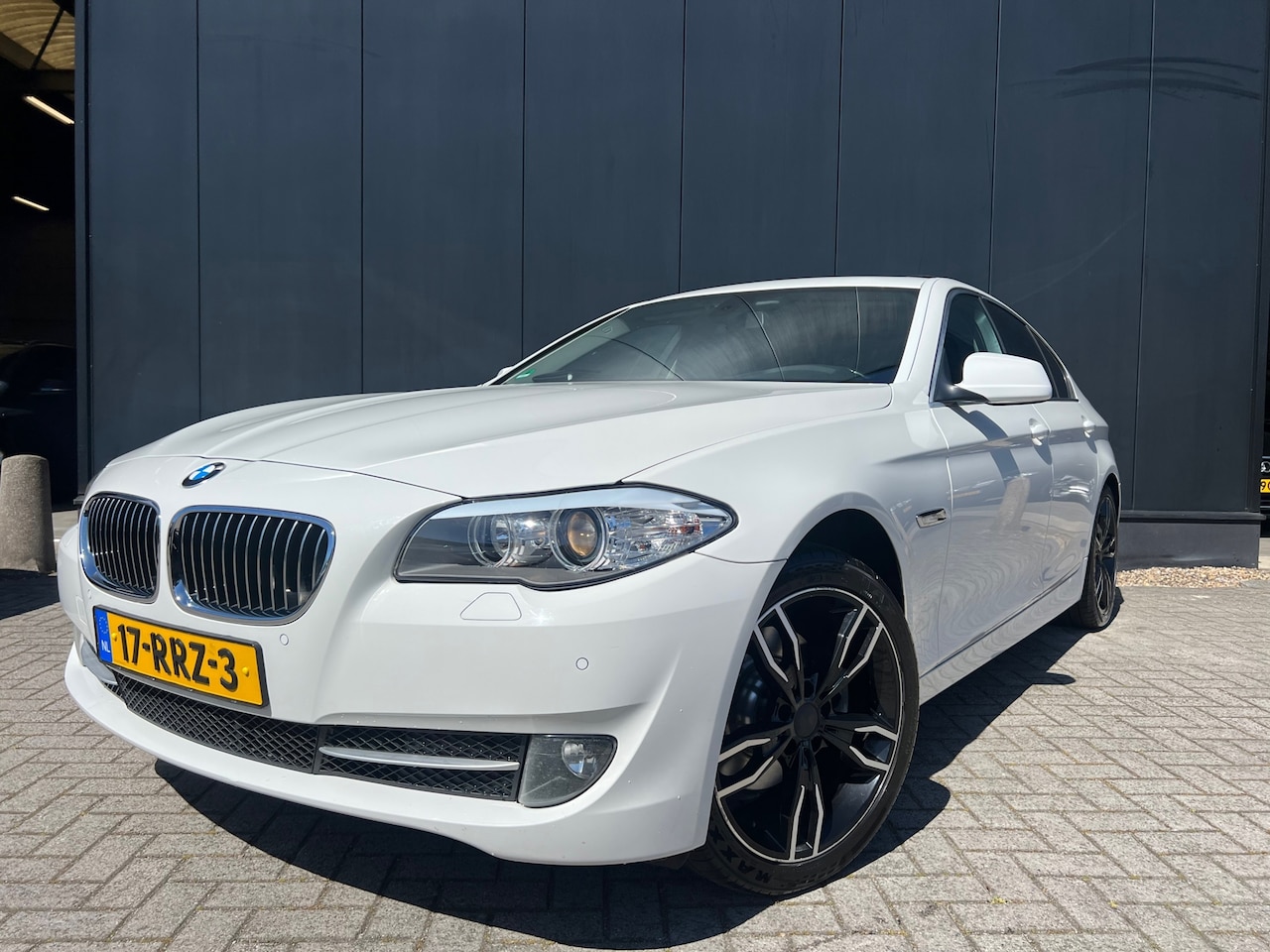 BMW 5-serie - 523i 6Cil/Aut/Navi/Dak/19'Lmv/Nap! - AutoWereld.nl