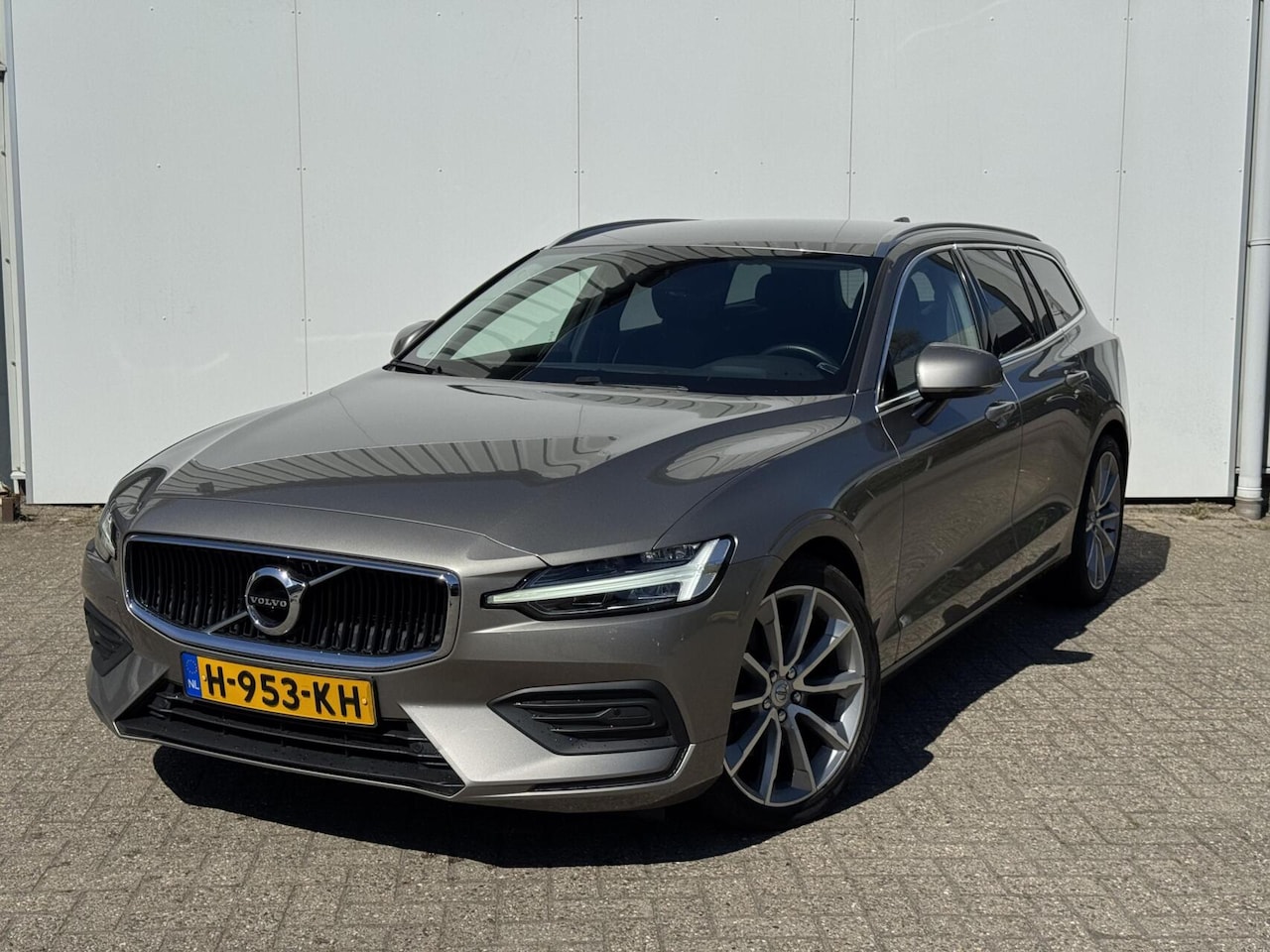 Volvo V60 - 2.0 T4 Mom.|ACC|PAS V/A|Blis|19"| - AutoWereld.nl
