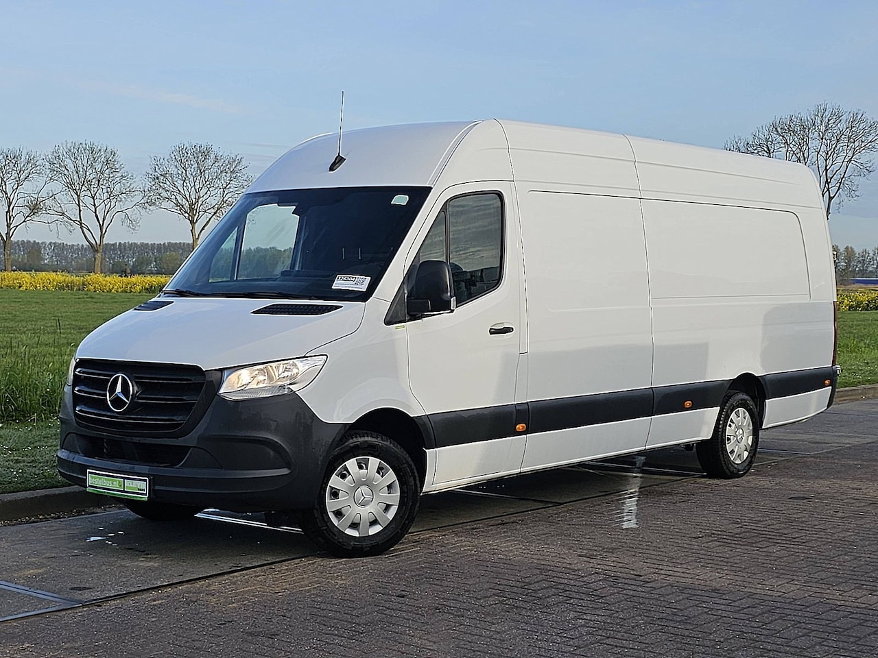 Mercedes-Benz Sprinter - 315 L4H2 RWD XXL Airco Mbux Camera 3 Zits Euro6 150 PK! - AutoWereld.nl
