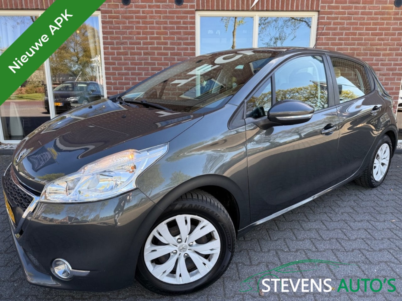 Peugeot 208 - 1.2 VTi Blue Lease NIEUWE APK / GROOT.SCHERM / CRUISE / AIRCO - AutoWereld.nl