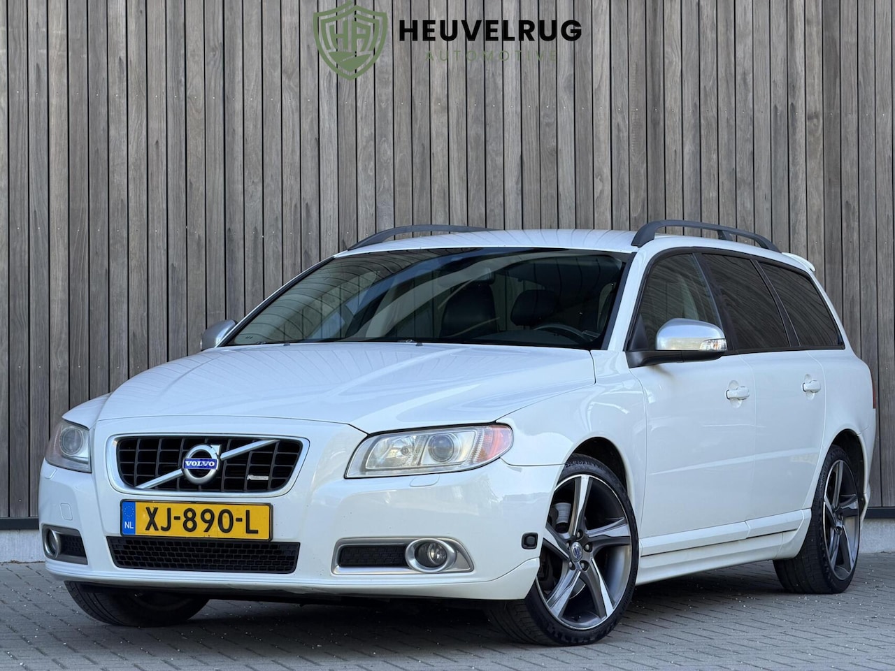Volvo V70 - 2.5T R-Design 230PK | TREKHAAK | PREMIUM AUDIO | XENON - AutoWereld.nl