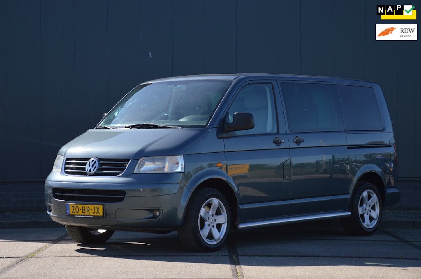Volkswagen Transporter - 2.5 TDI 300 Budgetline DC 96KW Airco Trekhaak - AutoWereld.nl