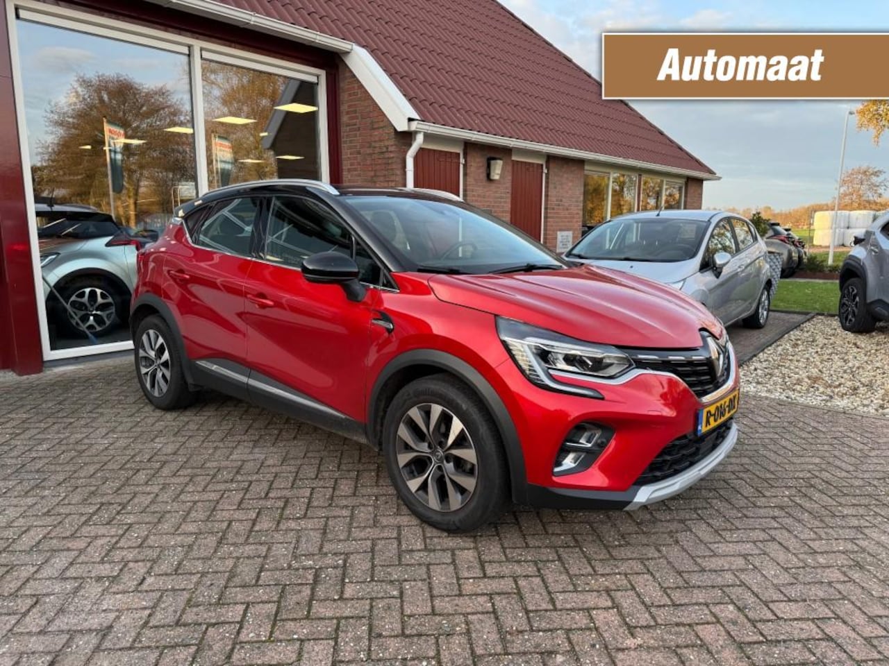 Renault Captur - 1.3 TCE INTENS AUTOMAAT Camera/Trekhaak/Navigatie/Cruise Control - AutoWereld.nl