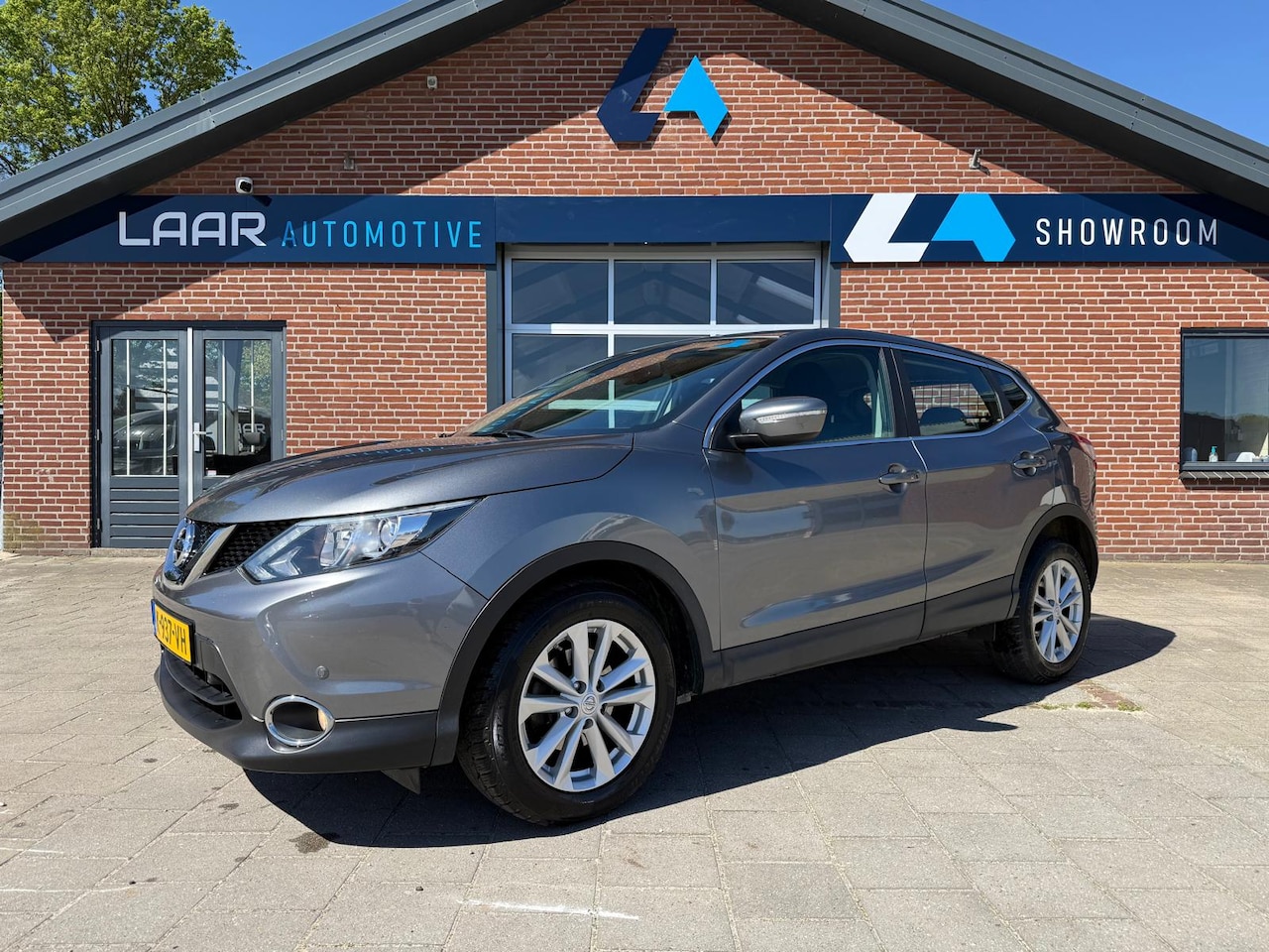 Nissan Qashqai - 1.2 Acenta Navi | Camera | Cruise | Trekhaak | Stoelvewarming - AutoWereld.nl