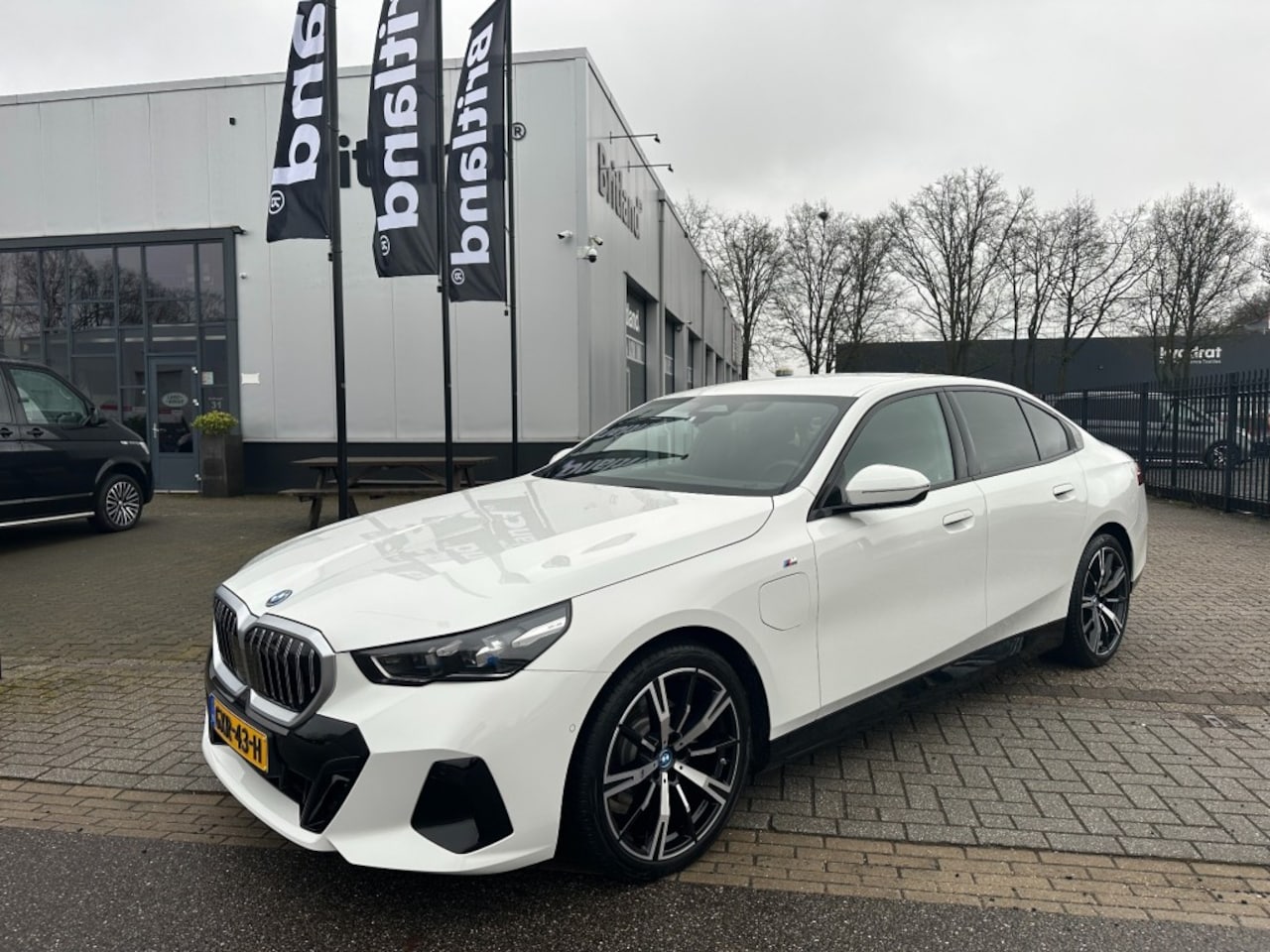 BMW 5-serie - 530e X-drive M-Sport bj2024 *Leer *Laser *Adaptive *NL auto - AutoWereld.nl