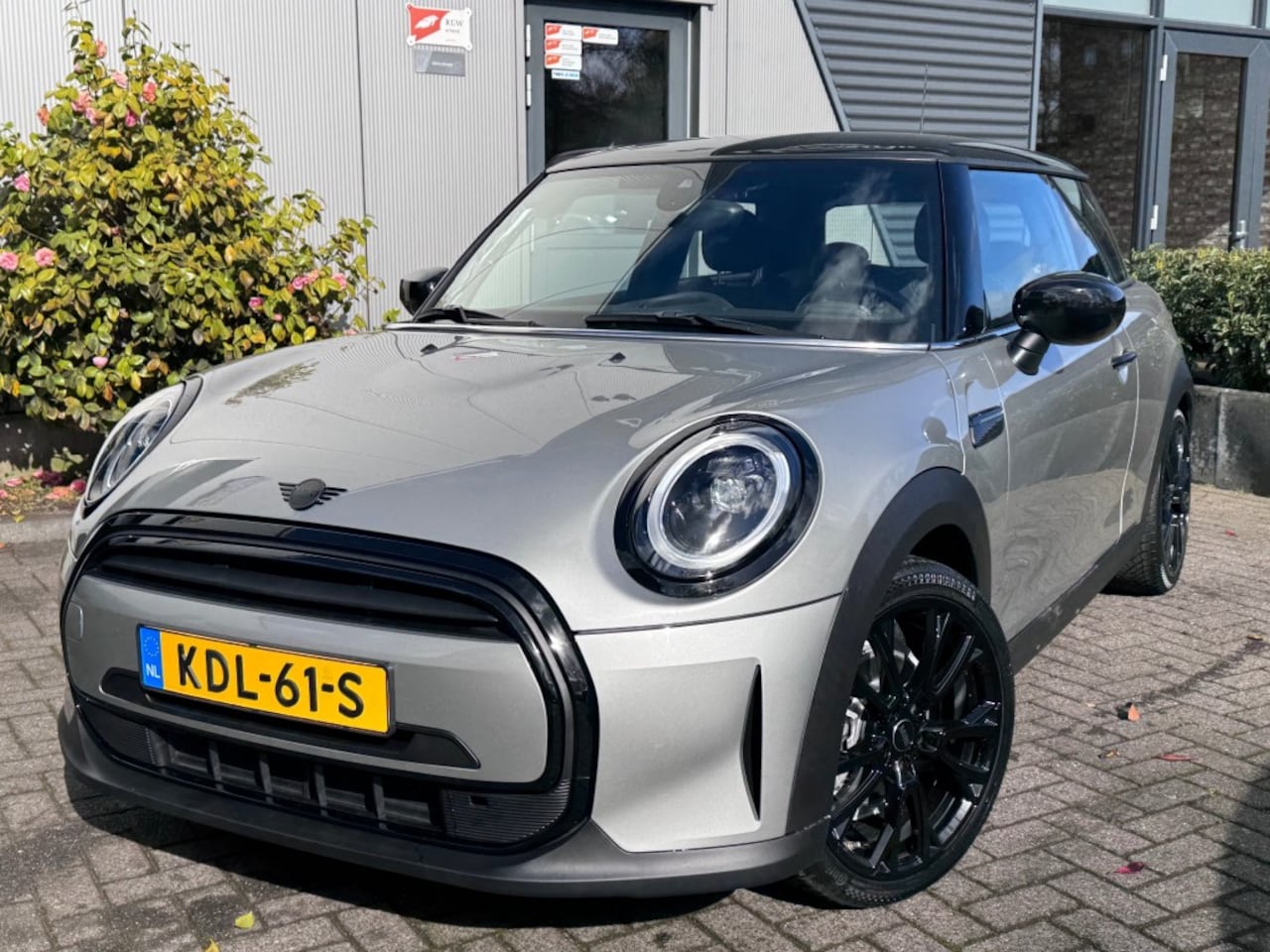 MINI Cooper - COOPER / SPORTSTOELEN LEDER / LED / CARPLAY / BTW - AutoWereld.nl