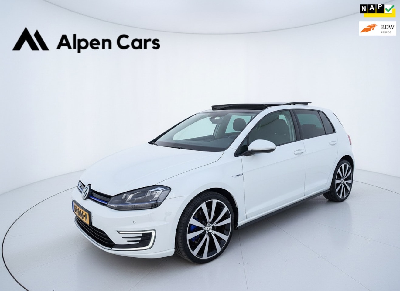 Volkswagen Golf - 1.4 TSI GTE Panodak / Camera / NAVI / Cruise / Keyless / Leder / NAP - AutoWereld.nl