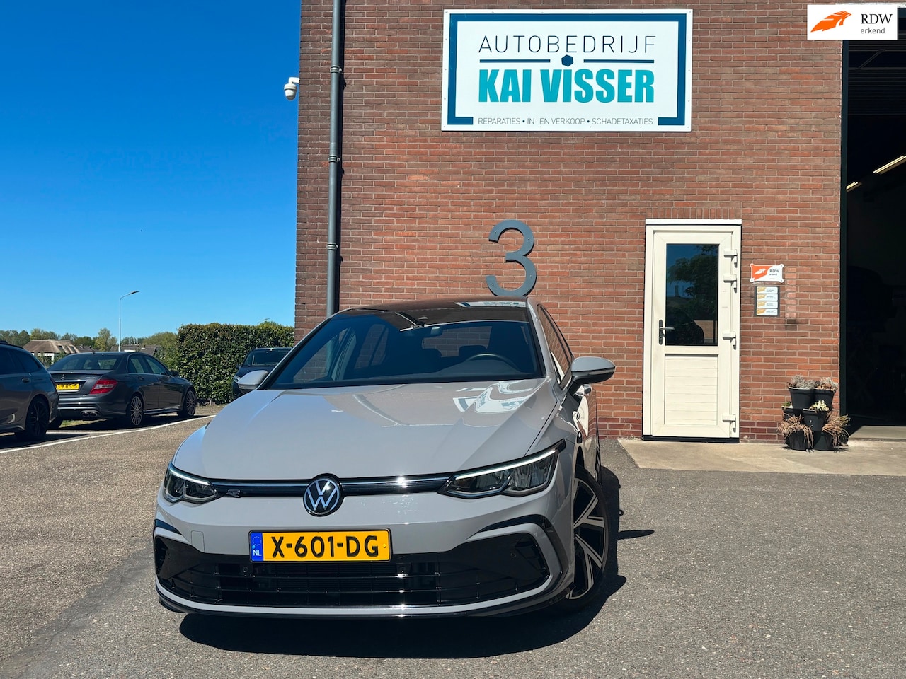 Volkswagen Golf - 1.5 eTSI R-Line Business panodak Automaat - AutoWereld.nl