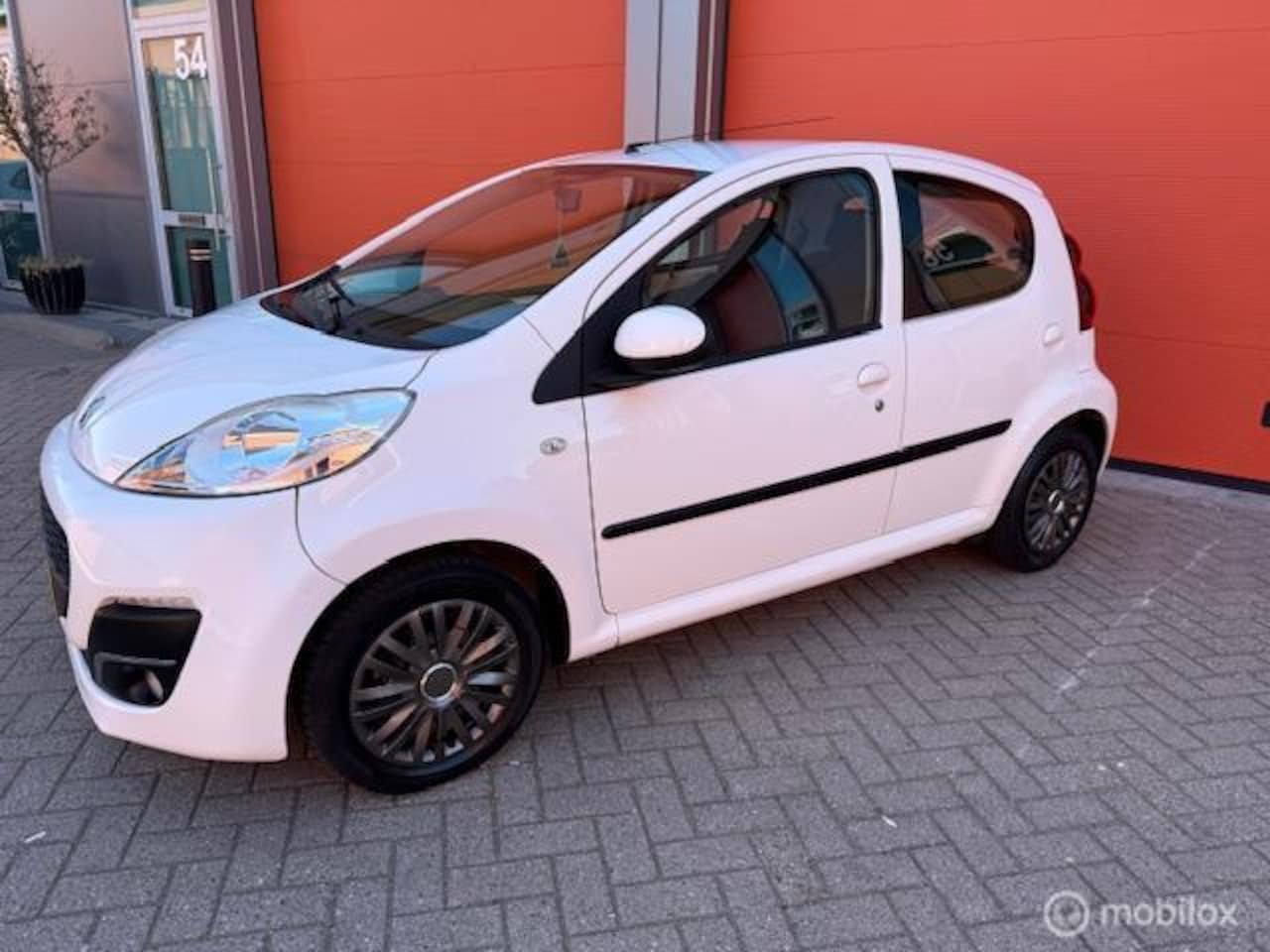 Peugeot 107 - 1.0 Active 5 DRS -AIRCO -KM NAP- APK 2027 - AutoWereld.nl