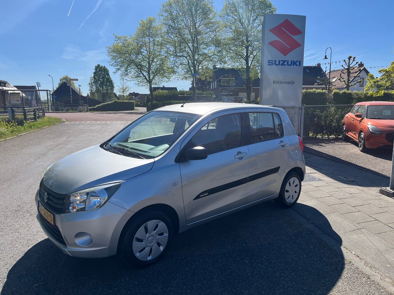Suzuki Celerio - 1.0 Comfort AUTOMAAT // Slechts 11.000 KM // Door ons nieuw geleverd en onderhouden // Uni - AutoWereld.nl