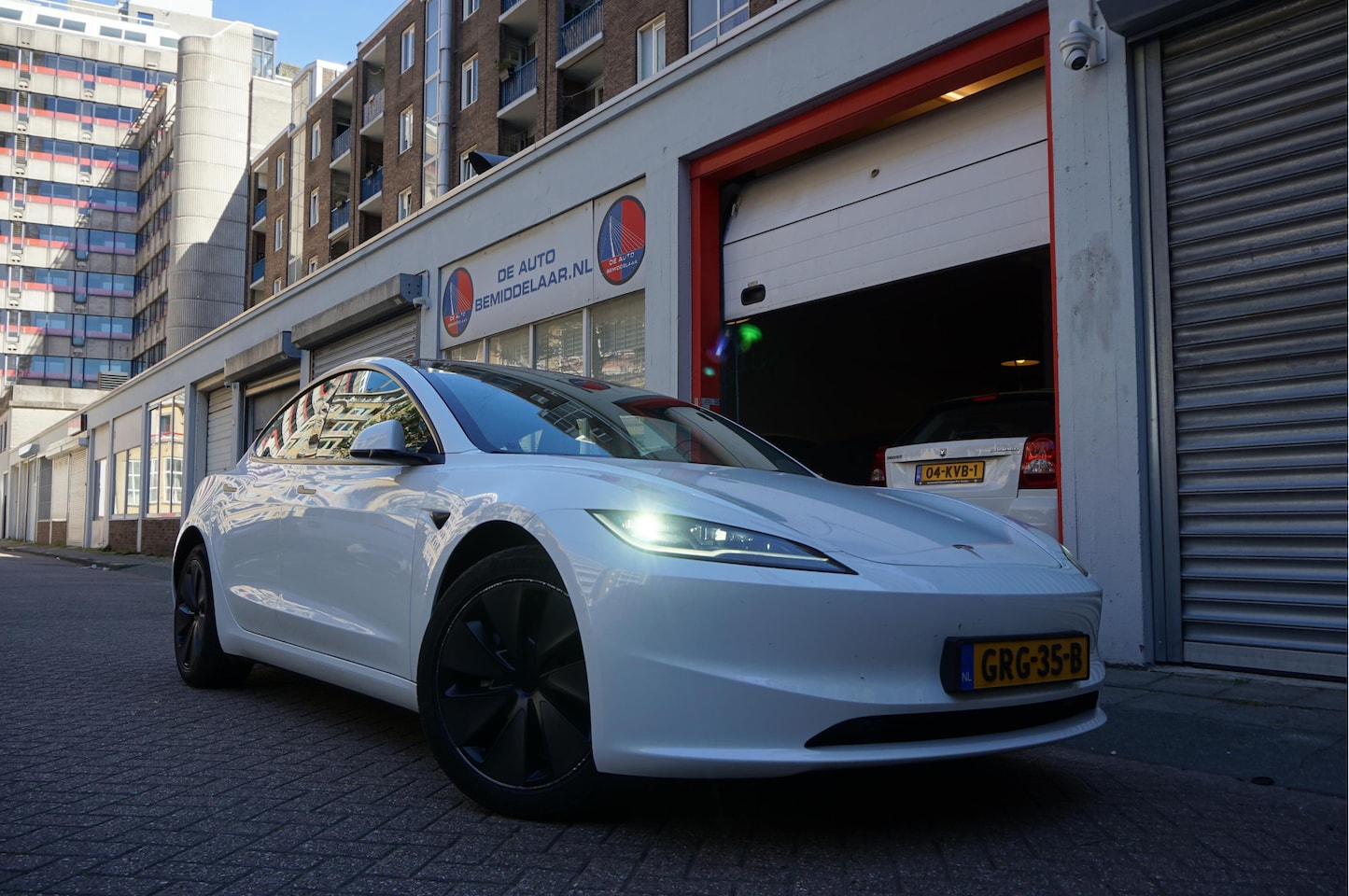 Tesla Model 3 - RWD 60 kWh | Model 2025 | FSD via abonnement | Sfeerverlichting | Panoramadak | NL auto | - AutoWereld.nl