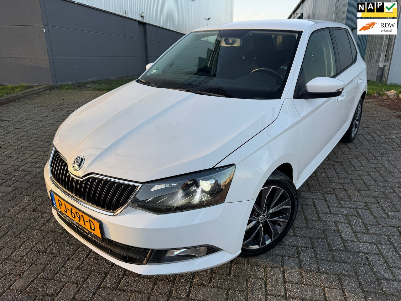 Skoda Fabia - 1.2 TSI Drive*APK*NAP*CRUISE*NAVI*PARK SENSOREN - AutoWereld.nl