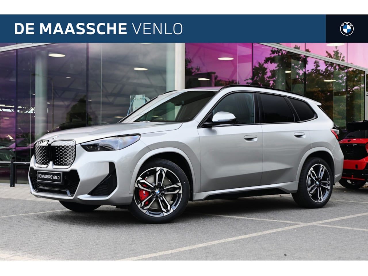BMW iX1 - eDrive20 M Sport / Panoramadak / Trekhaak / Sportstoelen / Achteruitrijcamera / M Adaptief - AutoWereld.nl