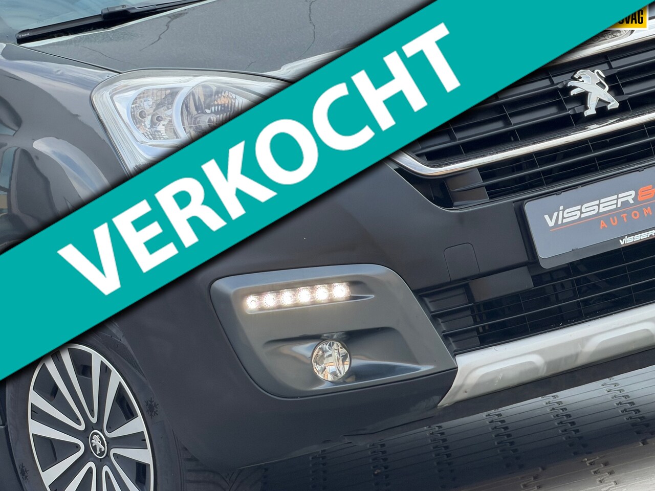 Peugeot Partner Tepee - 1.2 PureTech 110pk Outdoor | Gris Shark | GripControl/Nav/Camera/Clima - AutoWereld.nl