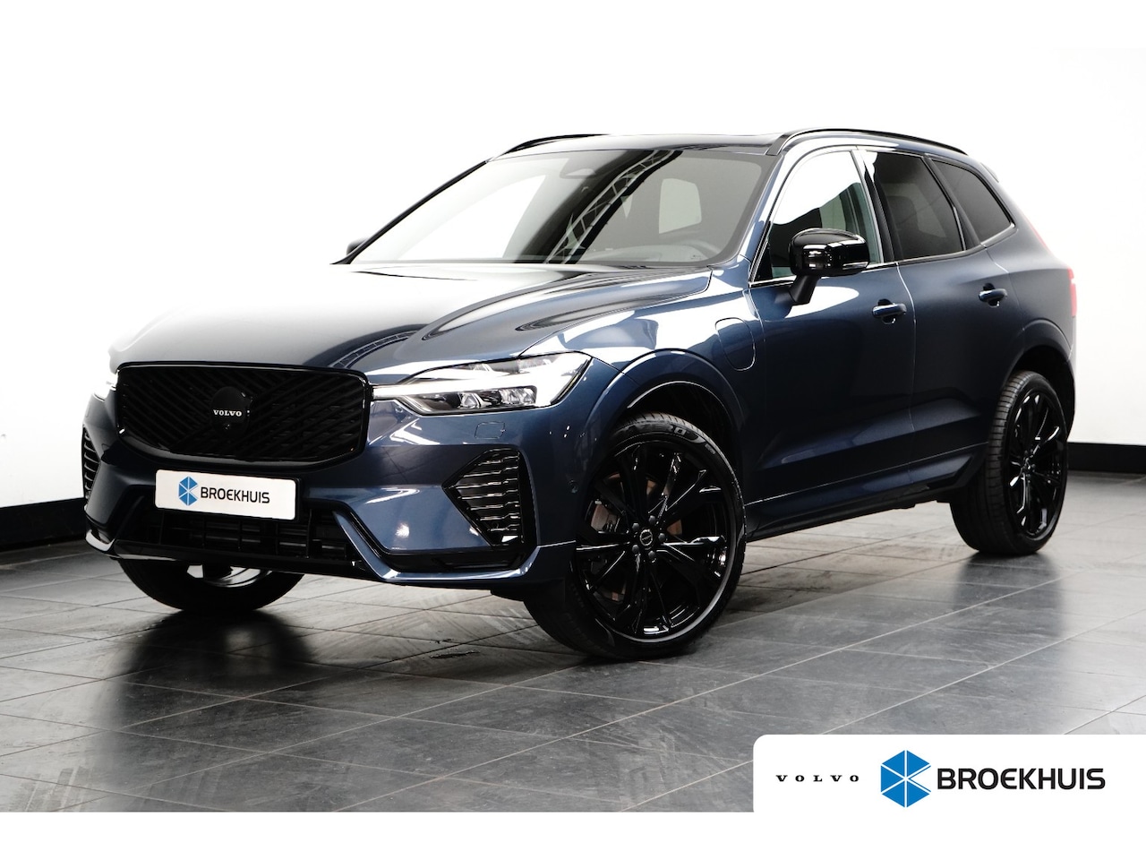 Volvo XC60 - T6 Plug-in Hybrid AWD Plus Black Edition | Head-Up | Stoelventilatie | 360° Camera | Harma - AutoWereld.nl