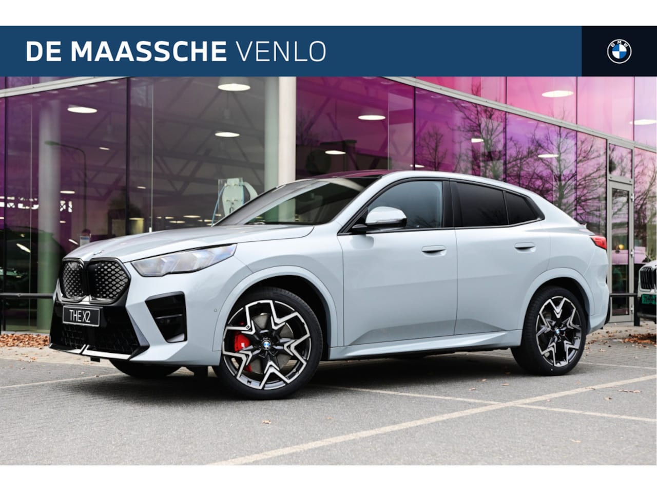 BMW iX2 - eDrive20 M Sport / Panoramadak / Trekhaak / M Sportstoelen / Head-Up / Adaptieve LED / Par - AutoWereld.nl
