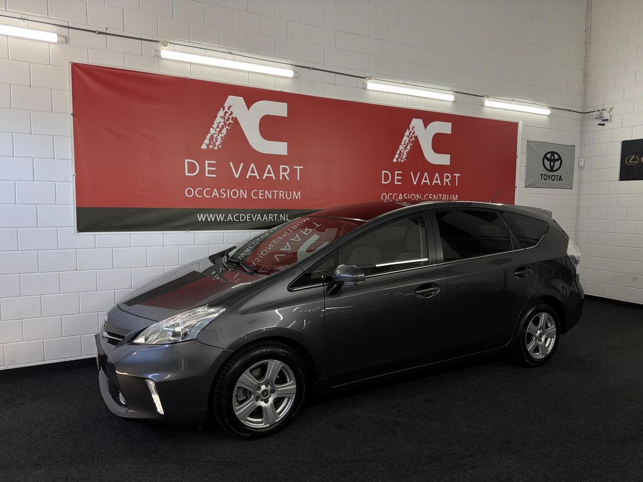 Toyota Prius Wagon - 1.8 Aspiration - NAVI/PANODAK/CAMERA/NAP - AutoWereld.nl