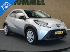 Toyota Aygo X - 1.0 VVT-i MT Play - ORIGINEEL NEDERLANDSE AUTO - TREKHAAK ( UITSLUITEND VOOR FIETSEN TE VE