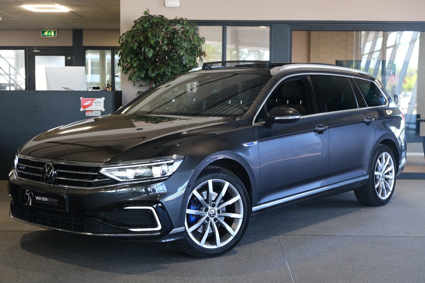Volkswagen Passat Variant - 1.4 TSI PHEV GTE 218PK Pano IQ Led Trekhaak Leder/Alcantara Cam Navi - AutoWereld.nl