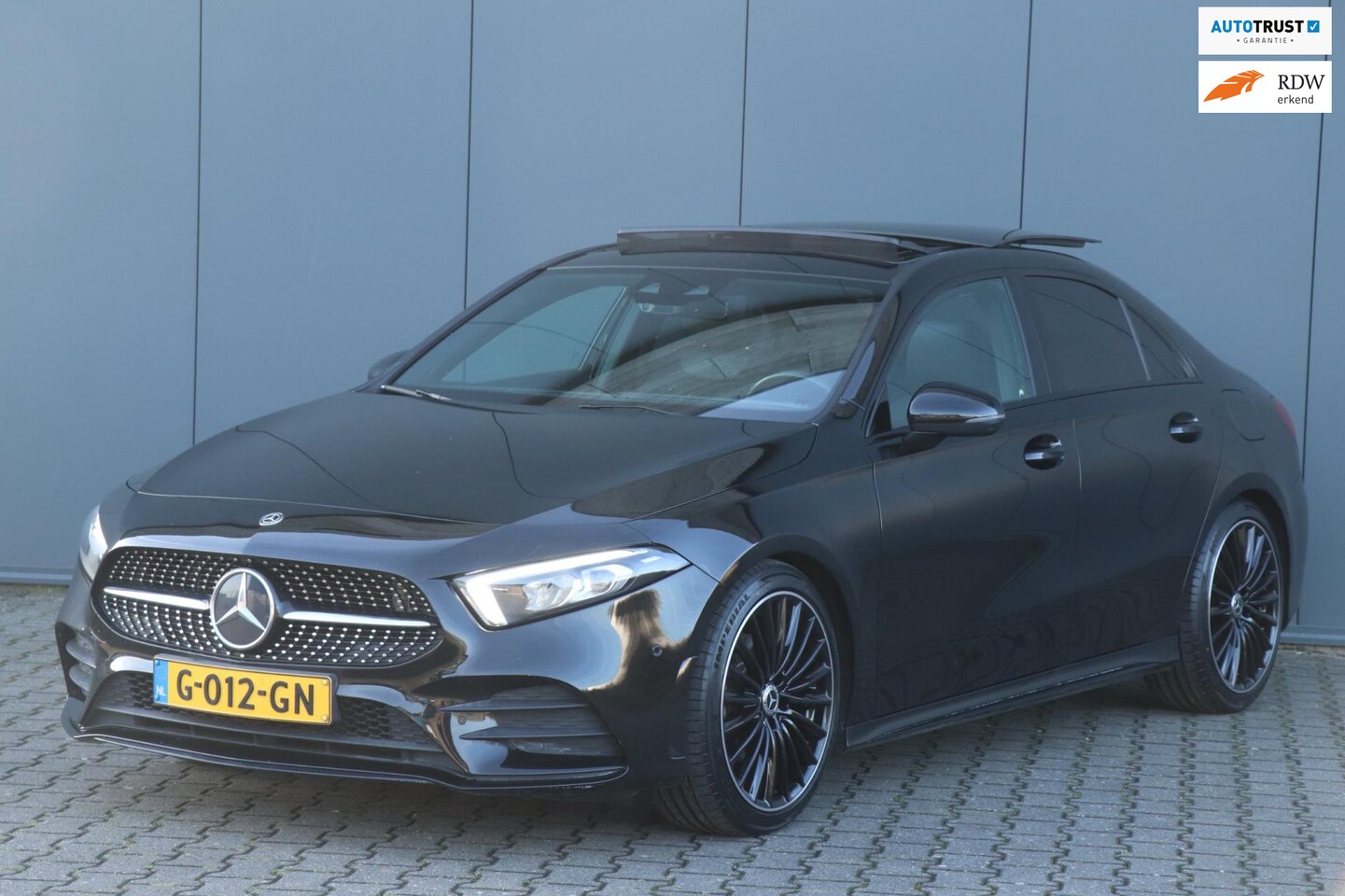 Mercedes-Benz A-klasse - 180 AMG | PANO | Sfeerverlichting | Camera | Nette auto! - AutoWereld.nl
