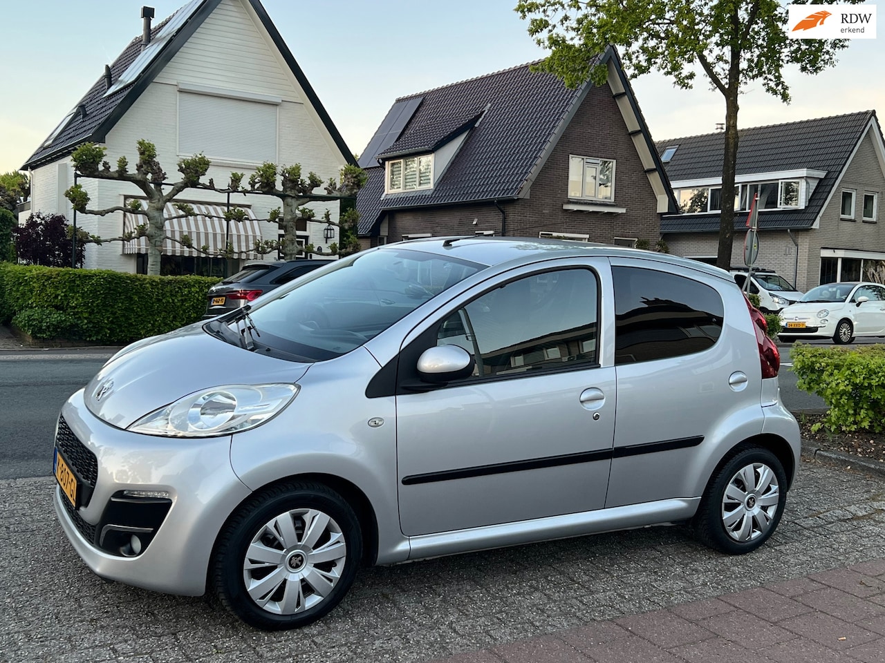 Peugeot 107 - 1.0 Exclusive 72.000 km Onderhoudboekjes - AutoWereld.nl