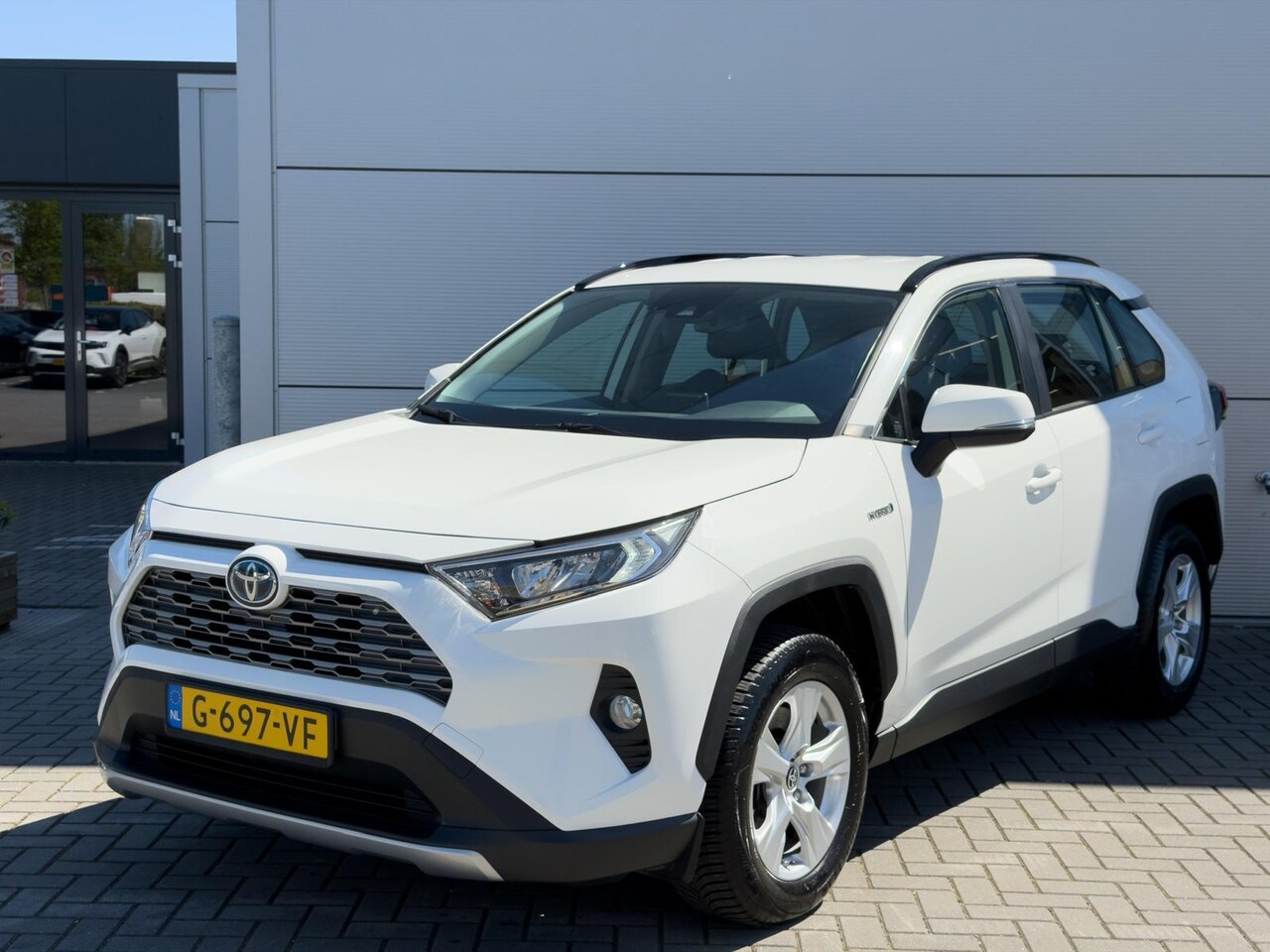 Toyota RAV4 - 2.5 Hybrid 218pk AWD Active Automaat | Climate control | Navigatie | Trekhaak (1650kg) | L - AutoWereld.nl
