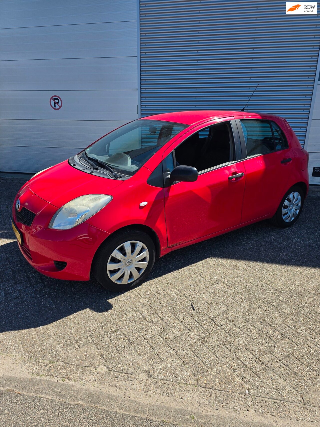 Toyota Yaris - 1.0 VVTi Spirit Airco zo meeneemprijs met gebruikerssporen - AutoWereld.nl