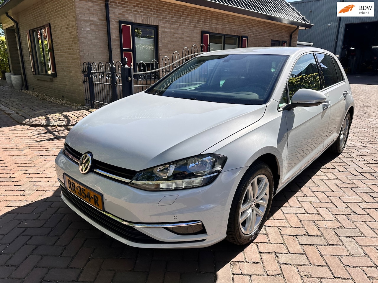 Volkswagen Golf - 2.0 TDI Highline Business R 2.0 TDI Highline Business R - AutoWereld.nl