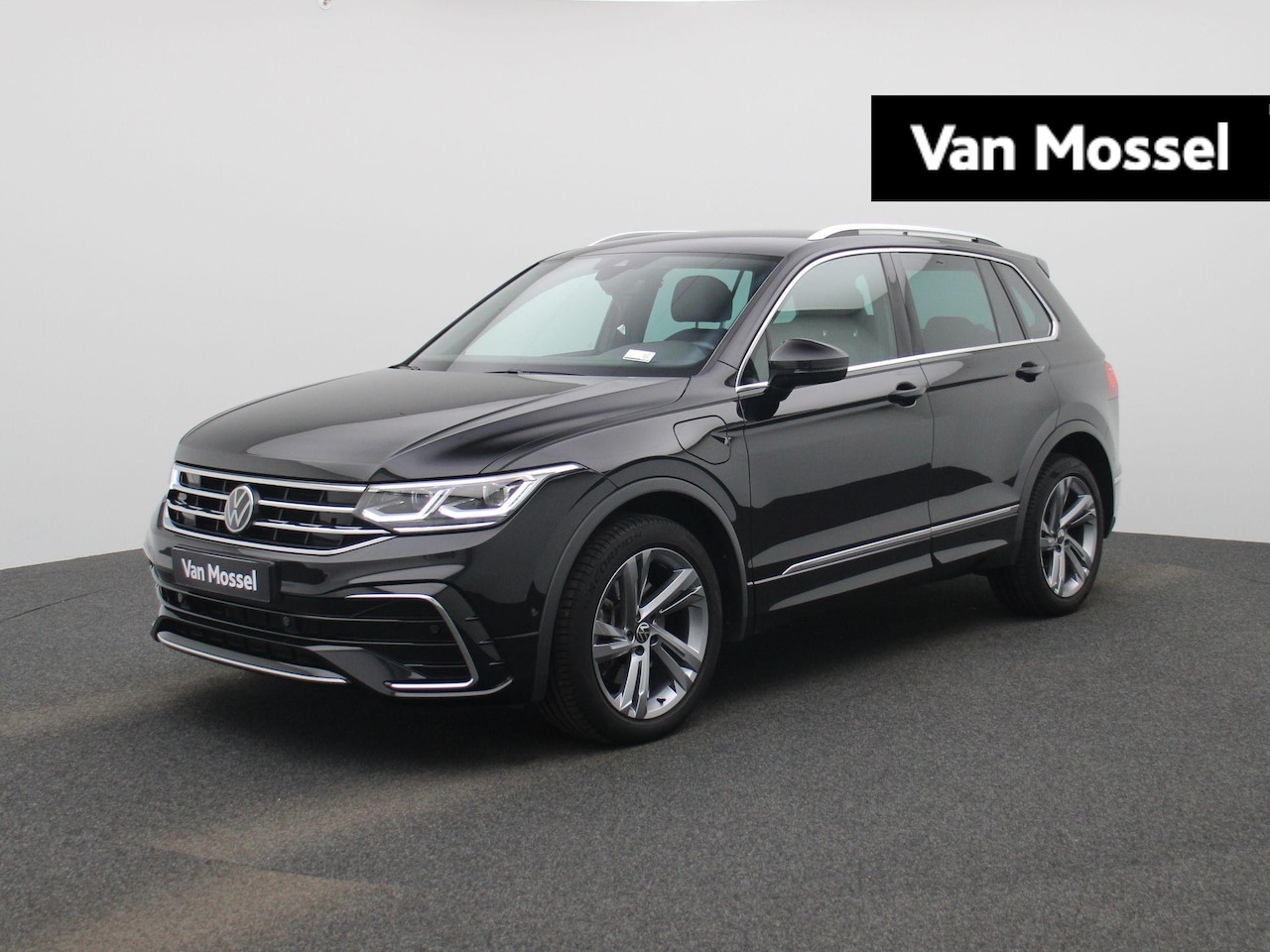 Volkswagen Tiguan - 1.4 TSI eHybrid R-Line Business+ 245 PK| Trekhaak | Dealeronderhouden | Navigatie | LED Ma - AutoWereld.nl