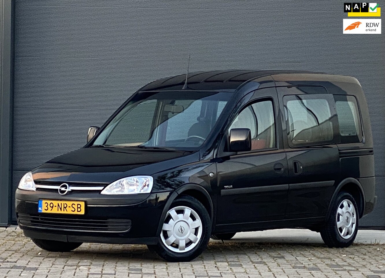 Opel Tour - 1.6 Njoy 5PERSOONS AIRCO NAP KILOMETERSTAND IN PERFECT STAAT - AutoWereld.nl