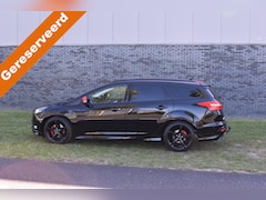 Ford Focus Wagon - 1.5 Black Edition 1e eigenaar dealer onderhouden Trekhaak Winterset