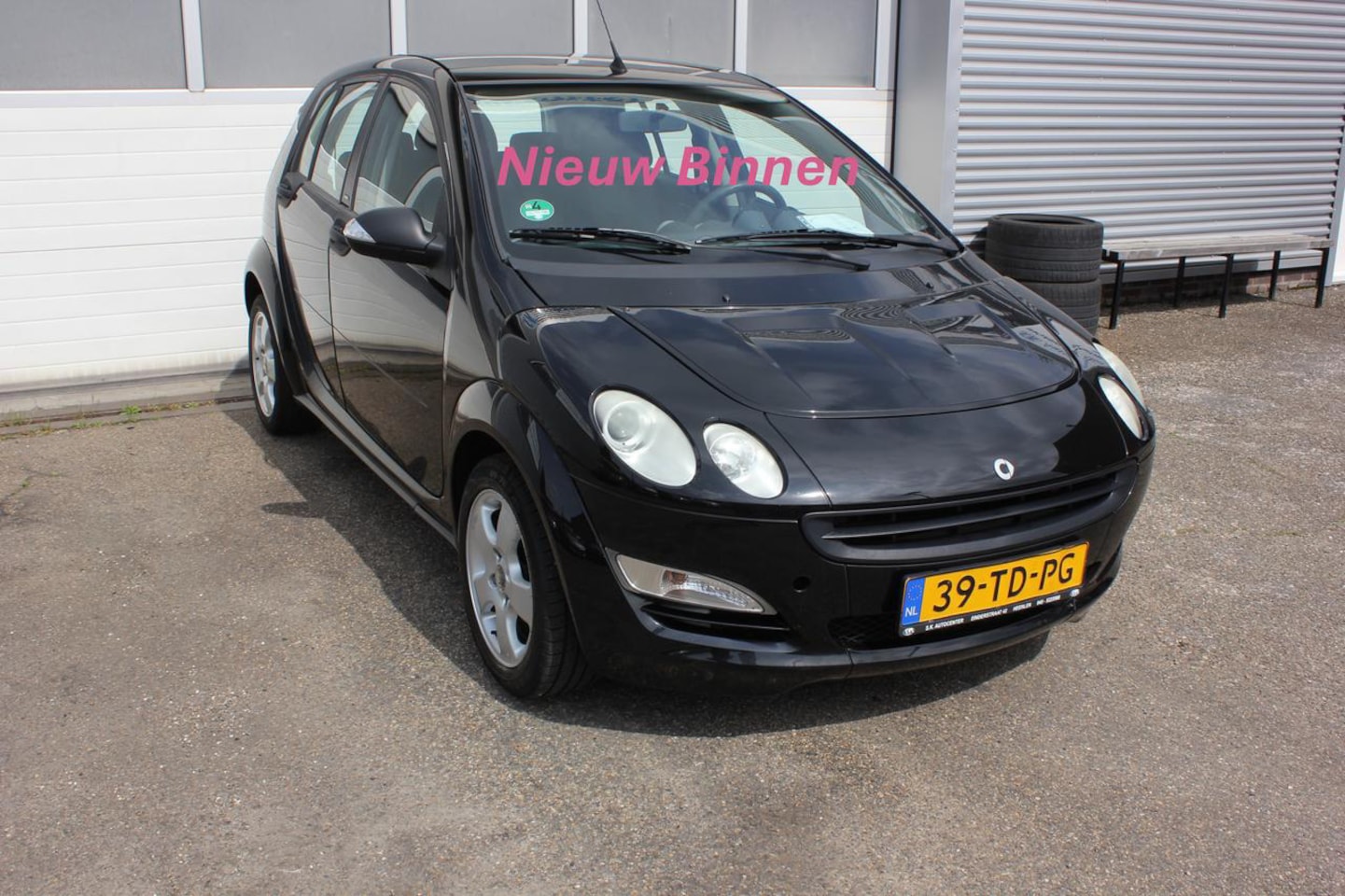 Smart Forfour - 1.1*APK NIEUW*TREKHAAK*PANORAMADAK*AIRCO* - AutoWereld.nl