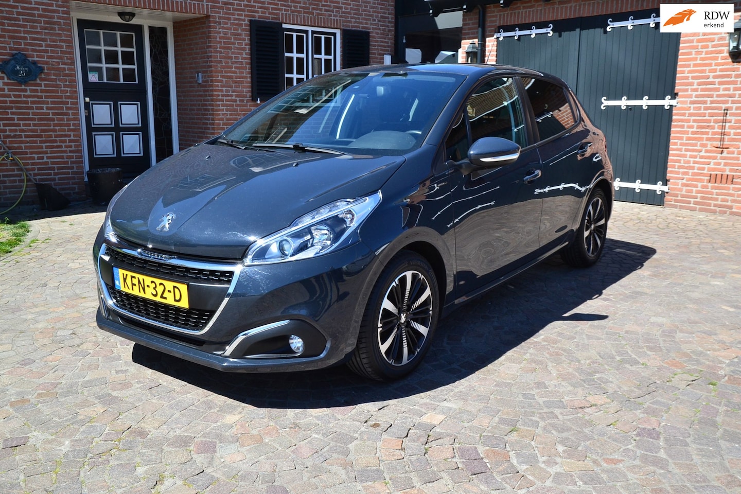 Peugeot 208 - 1.2 PureTech Active Signature - Airco - Navigatie - Cruise control - Lm.Velgen - El.Ramen - AutoWereld.nl