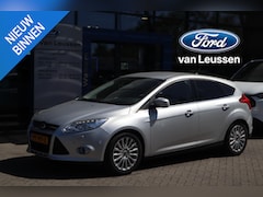 Ford Focus - 125PK TITANIUM 5-DEURS SONY-AUDIO AFN-TREKHAAK PARK-SENSOREN 17"LM-VELGEN PRIVACY-GLASS CL