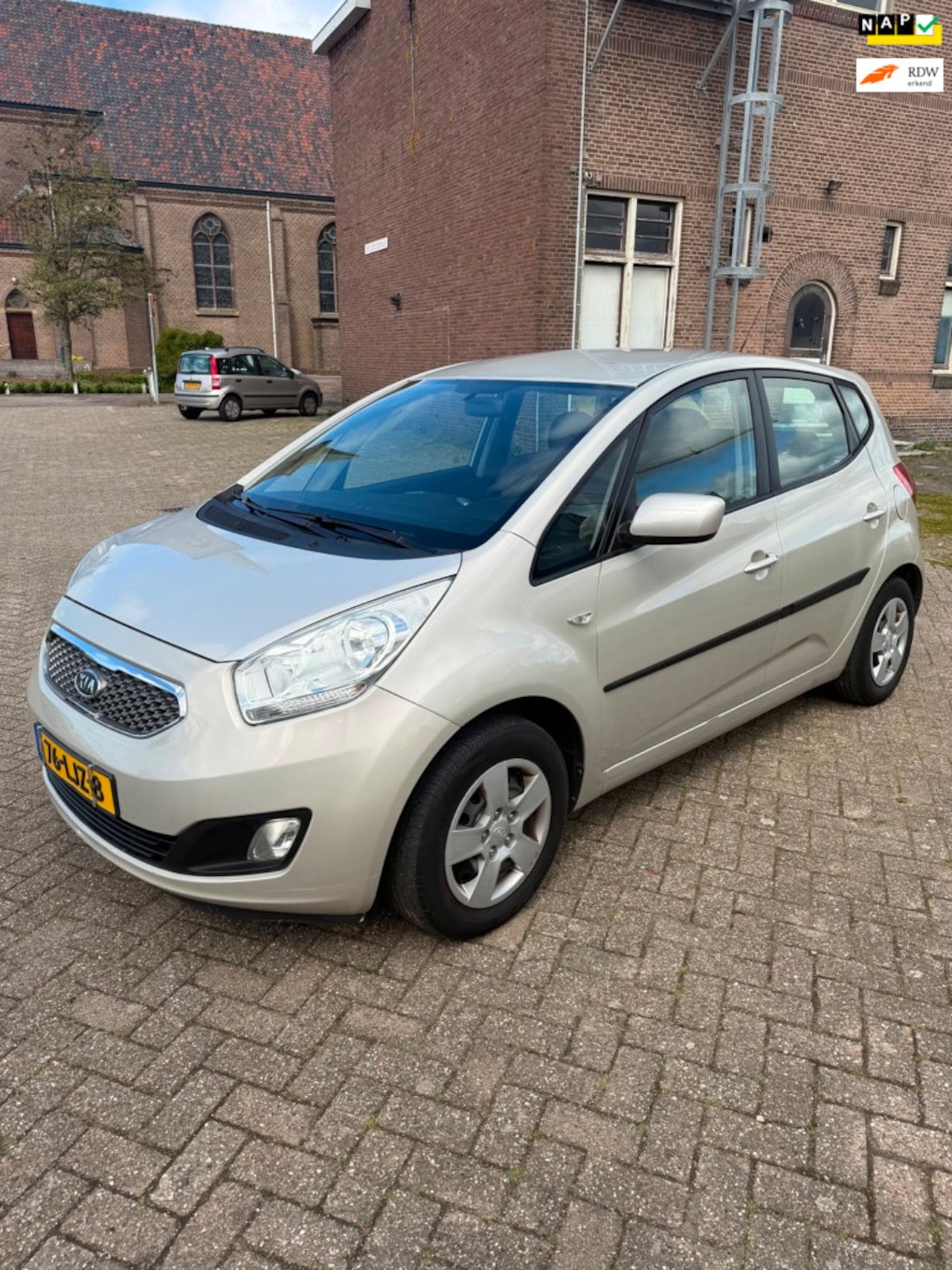 Kia Venga - 1.4 CVVT X-tra NAP|Airco|Cruise|Trekhaak - AutoWereld.nl