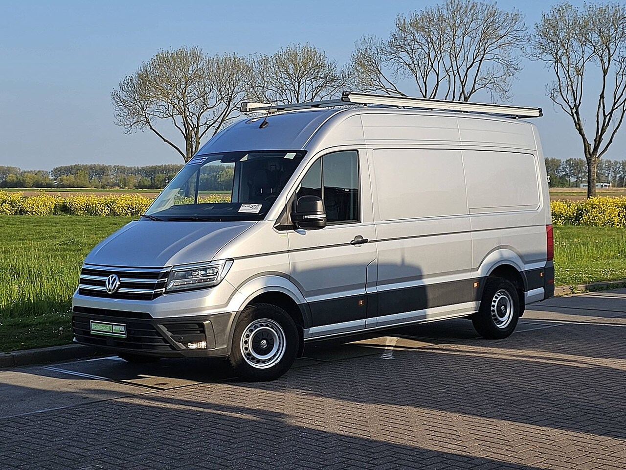 Volkswagen Crafter - 35 2.0 TDI L3H3 (L2H2) LED Automaat 177Pk Euro6 3-Zits + Comfort Stoel Navi Camera 177Pk E - AutoWereld.nl